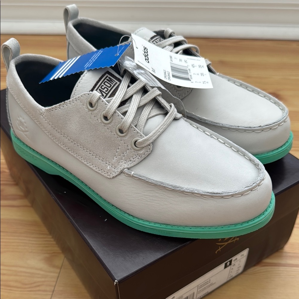 Adidas Ransom White and Green Boat Shoes with Moc-Toe Design size 7.5 new